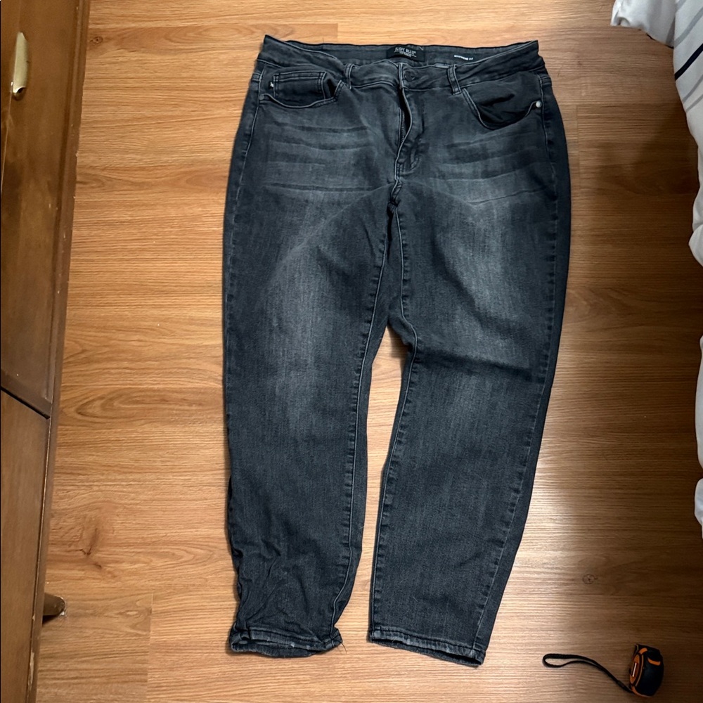 Judy BLUE Women’s Dark Gray Stretch Jeans